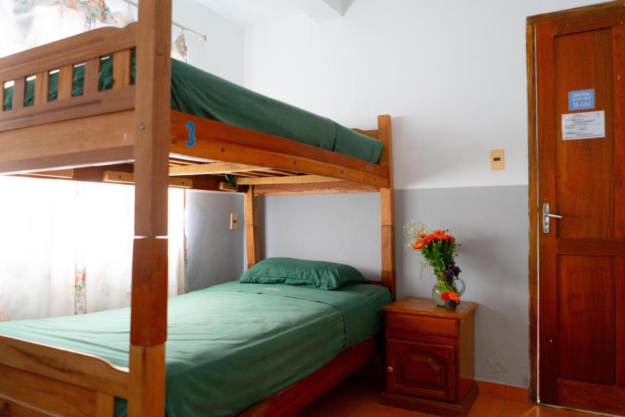 Hostal Zeballos Tarija Exterior photo